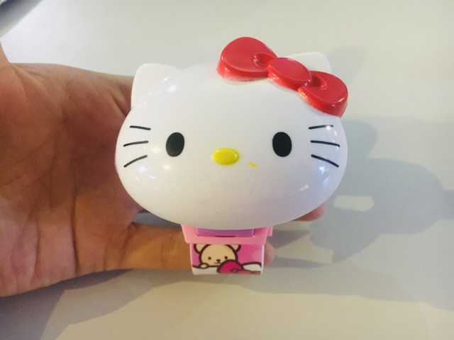 Đồ chơi đồng hồ đeo tay chiếu bóng hình hello kitty giúp bé vừa chơi vừa học xem giờ