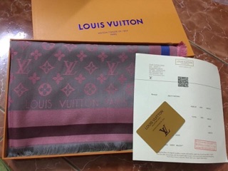 Khăn LV full box 350k đủ bill thẻ.