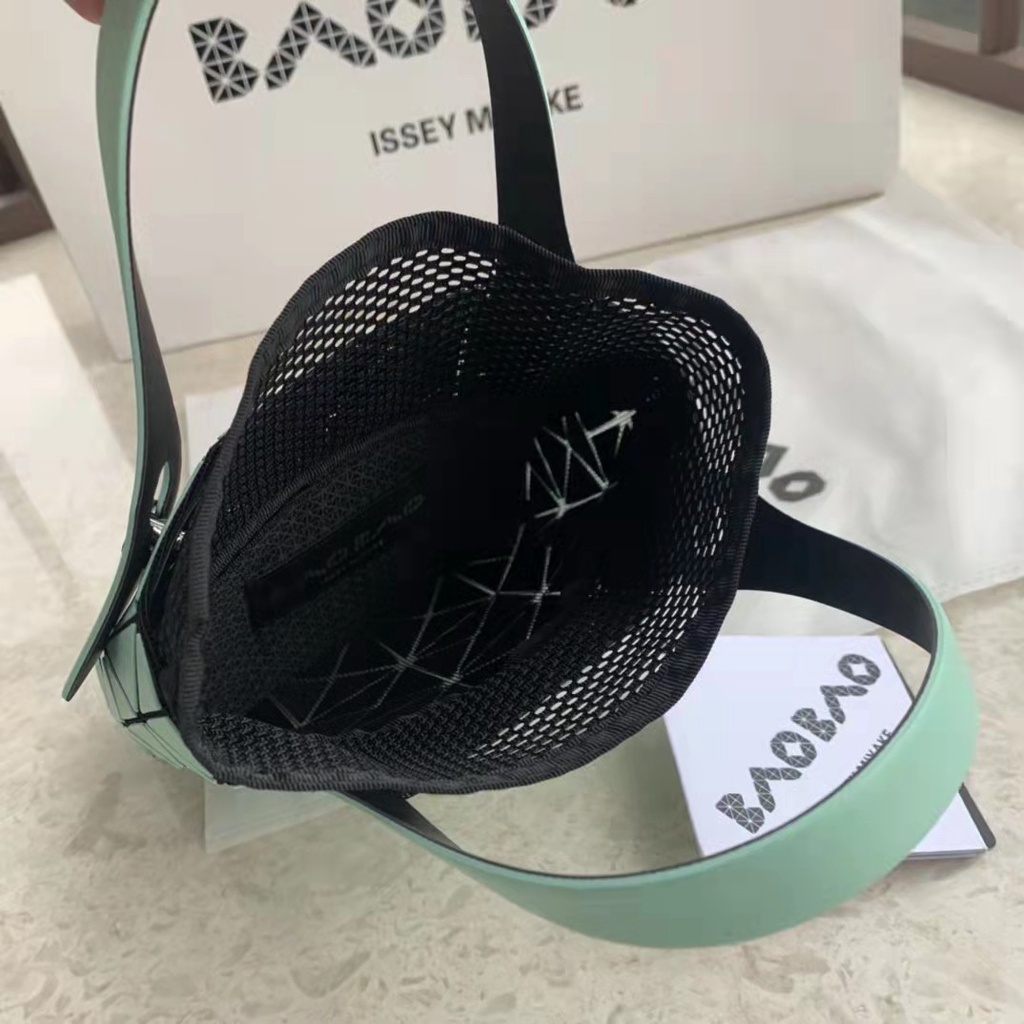 Túi Xách mini Hình Vuông Bốn Ngăn Mẫu Mới 2022 Issey Miyake Phiên Bản Giới Hạn Cho Nữ777777