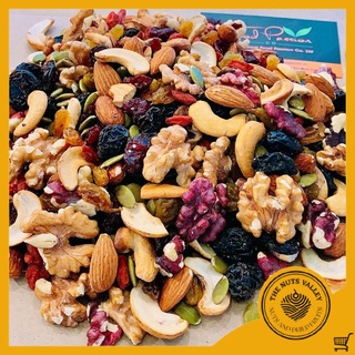 Hỗn hợp hạt dinh dưỡng và trái cây sấy, món ăn vặt hạt dinh dưỡng cao cấp, ăn kiêng, bữa ăn dinh dưỡng