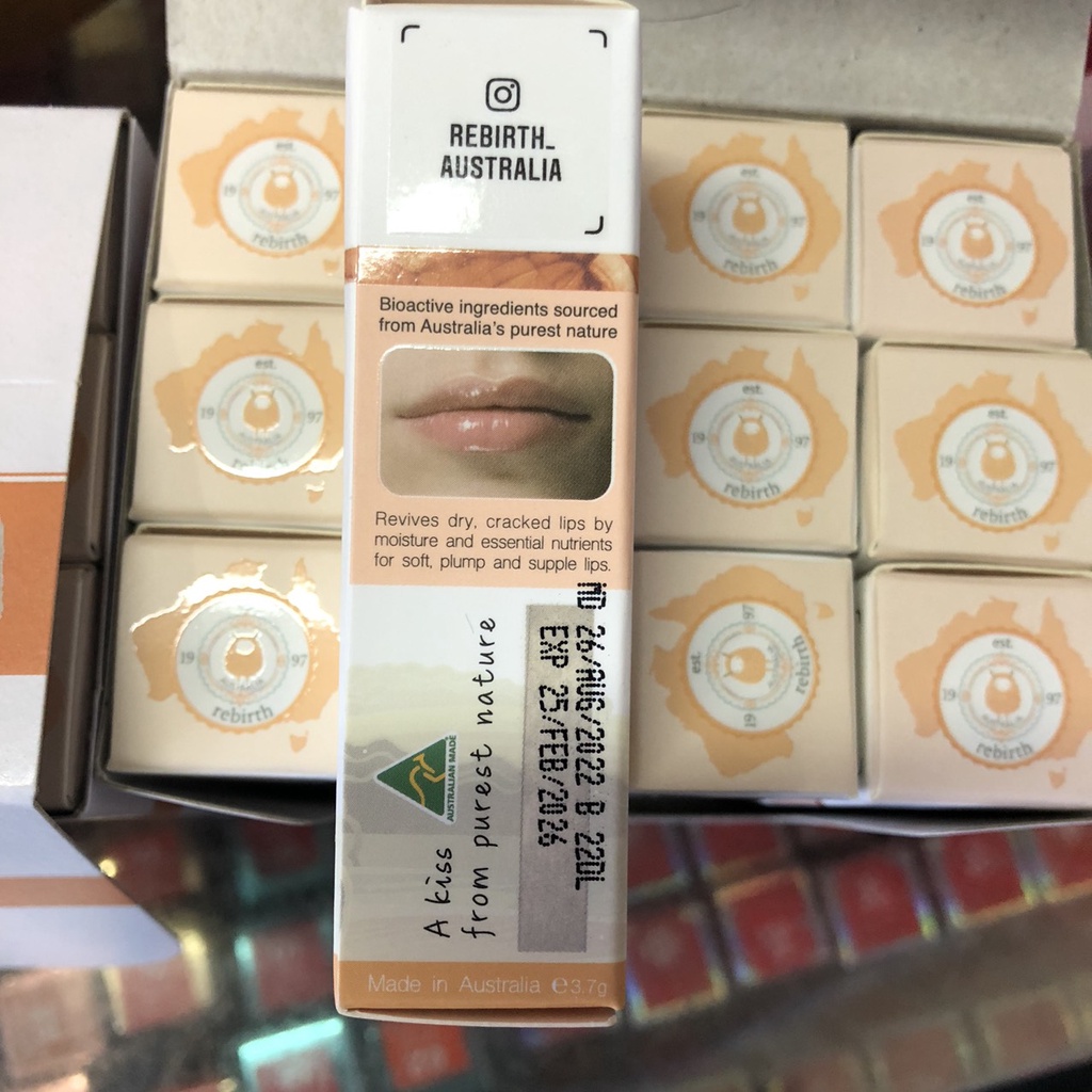 Son dưỡng môi nhau thai cừu Rebirth