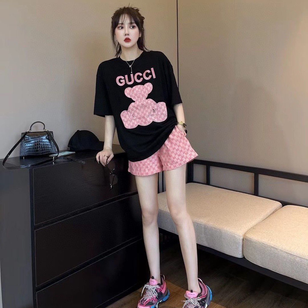 Set Đồ Thời Trang Mùa Hè Gồm Áo Thun Thêu Hình Gấu + Quần Đùi Màu Hồng Cho Nữ 2021