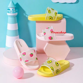 Dép quai ngang, dép lê cho bé gái hình trái dâu màu tươi sáng cute