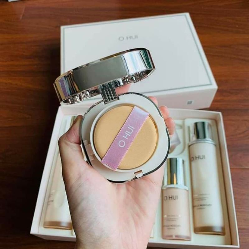 PHẤN NƯỚC DƯỠNG ẨM OHUI MIRACLE MOISTURE CHIFFON CUSHION 45GR
 | BigBuy360 - bigbuy360.vn