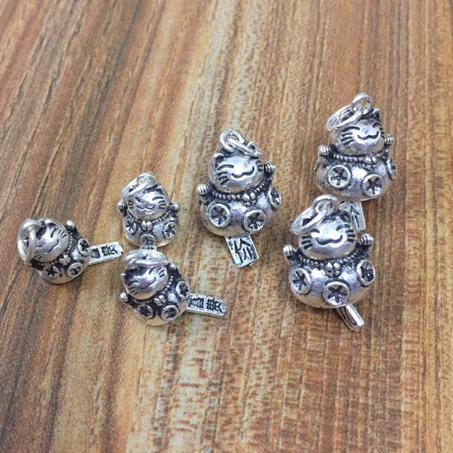 Charm đeo tay mèo thần tài
