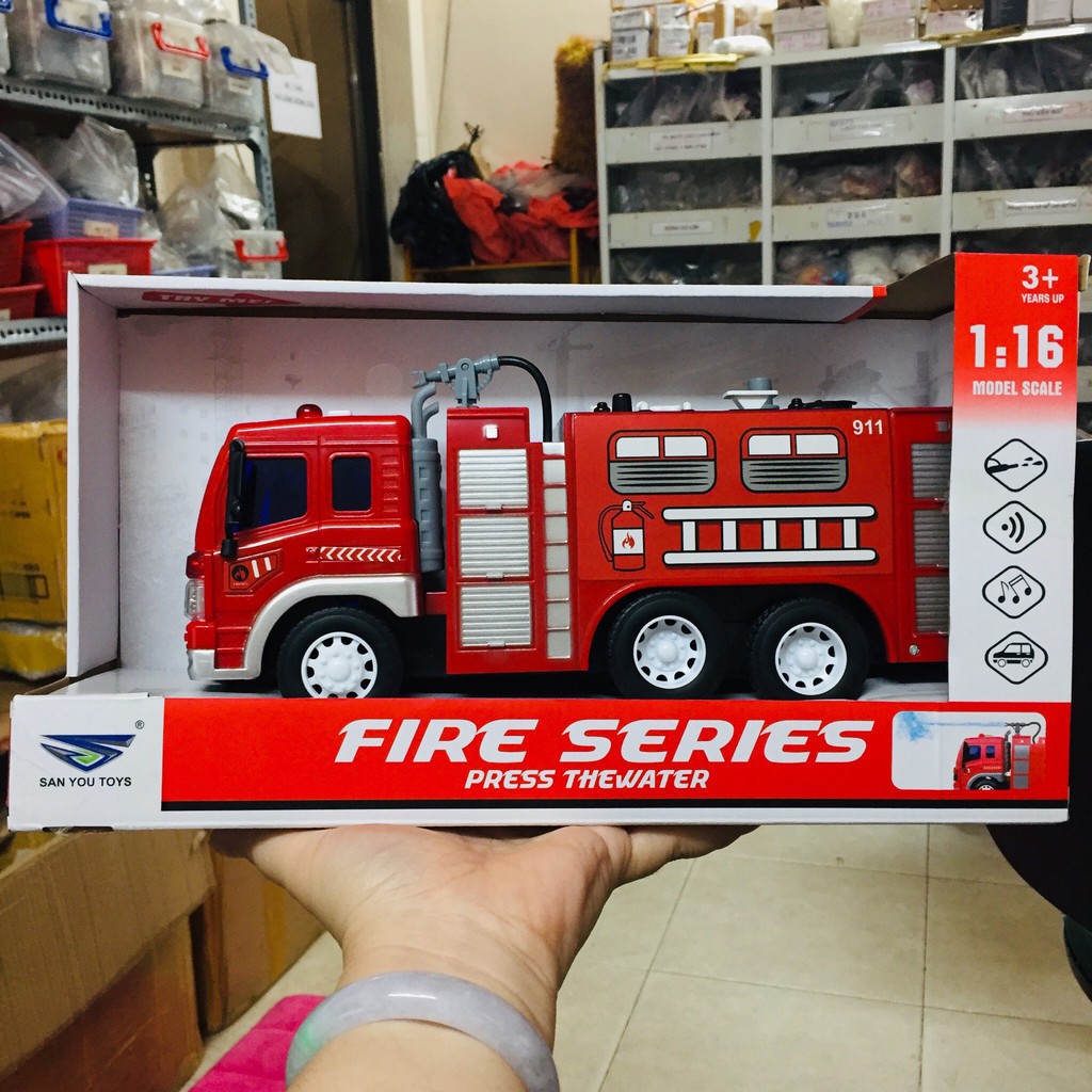 Xe cứu hỏa San You Toys SY754C-XS11 tỉ lệ 1:16 có đèn có âm thanh có thể phun nước