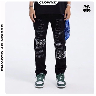 Quần jean nam local brand Clownz Bandana Denim rách gối ống đứng màu đen