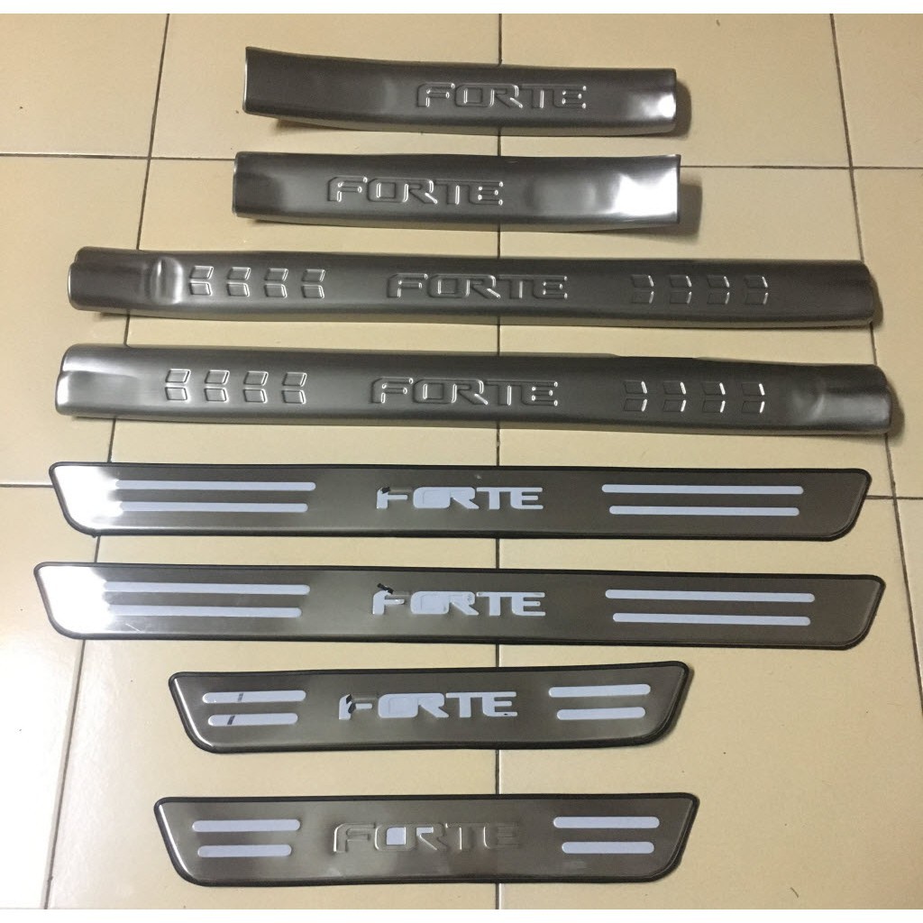 Bộ 8 miếng ốp bậc cửa trong ngoài Kia Forte