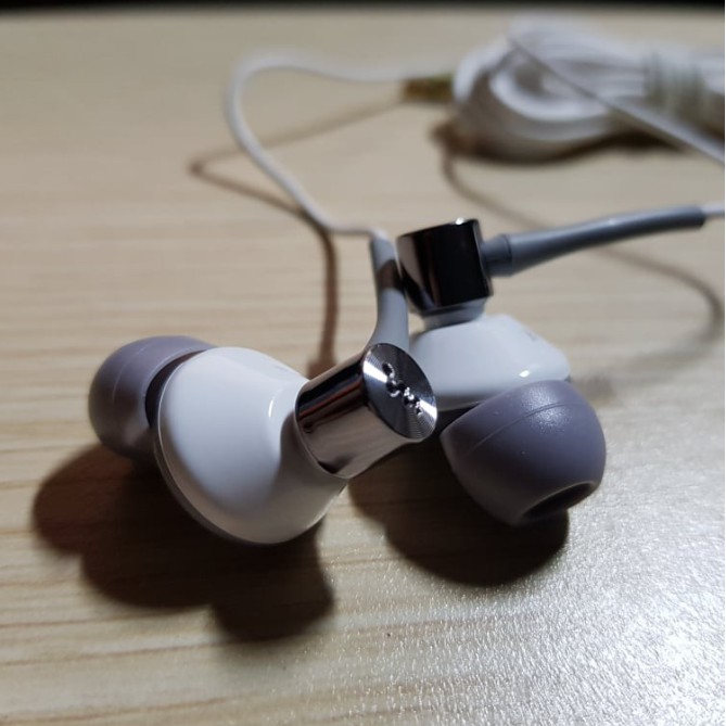 Tai nghe Sony MDR-ex082 walkman, bass căng, âm thanh hoàn hảo, tặng túi da siêu mềm