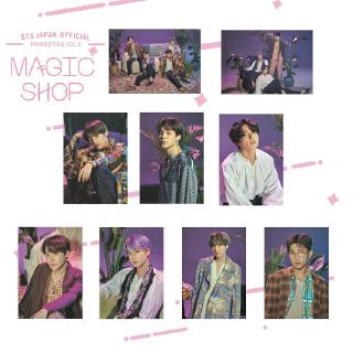 Tấm poster in hình các thành viên của nhóm nhạc Hàn Quốc BTS
