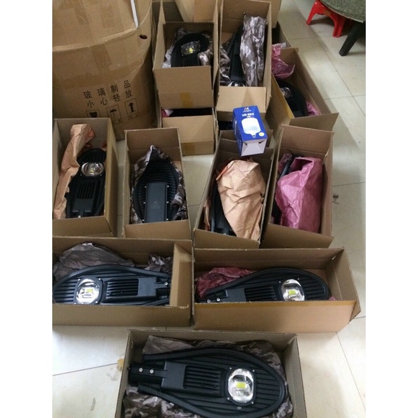 Đèn đường chiếc lá BẢO HÀNH 2 NĂM-chuyên phân phối đèn 50w 100w 150w 200w