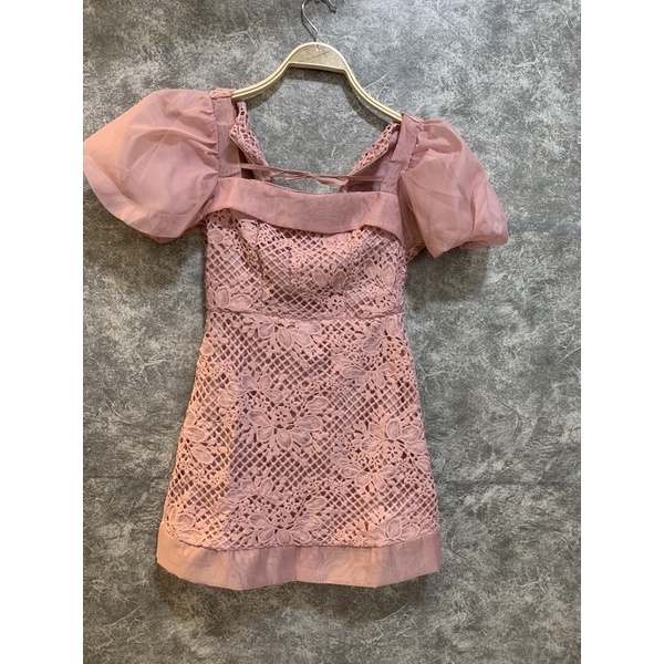 Váy ren cổ vuông dáng xoè