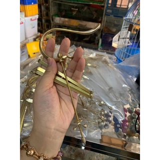 Móc khuyên, đất giả tùng