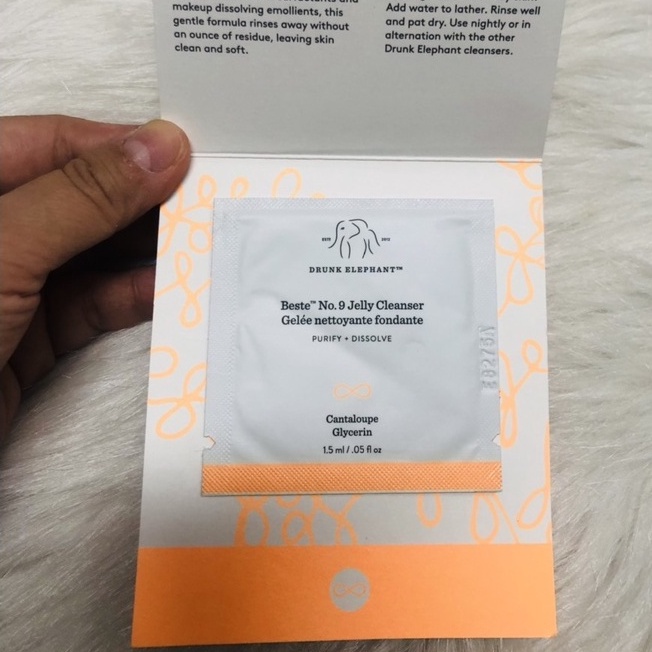 Sample mẫu thử Sữa rửa mặt Drunk Elephant Beste No.9 Jelly Cleanser 1.5ml