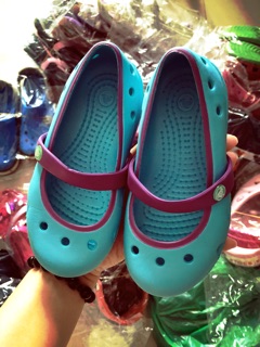 Giày Crocs cho bé