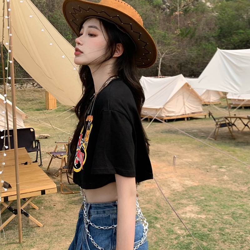 Áo thun croptop ngắn tay thiết kế phối dây xích cá tính