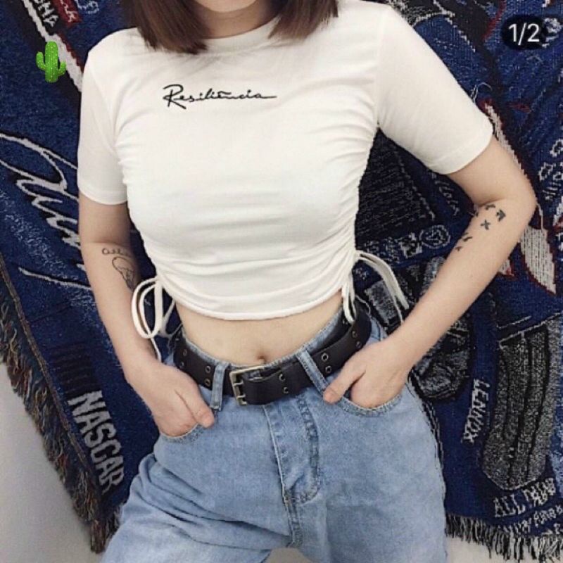 Áo thun croptop rút eo in chữ