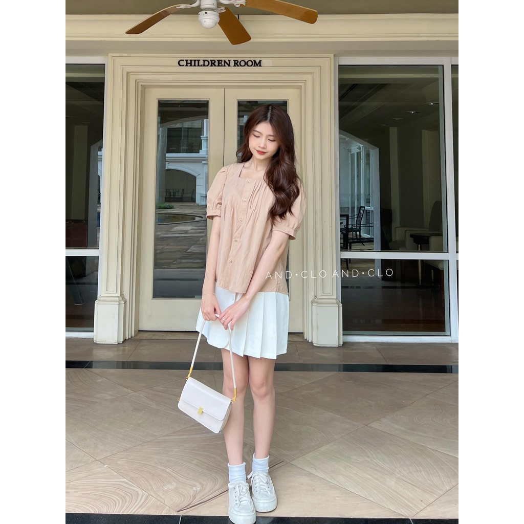 Áo cổ vuông xếp li