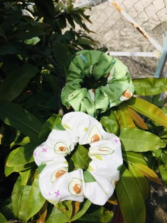 Cột tóc Scrunchies mẫu quả bơ