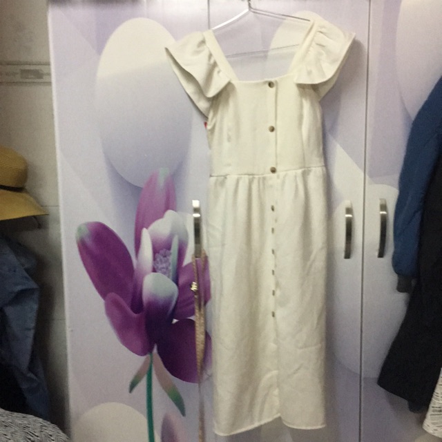 Đầm trắng thiết kế huu lloi