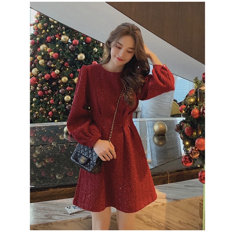 Váy len đỏ nhũ cổ tròn eo xếp ly tay dài bồng dáng sang chảnh
