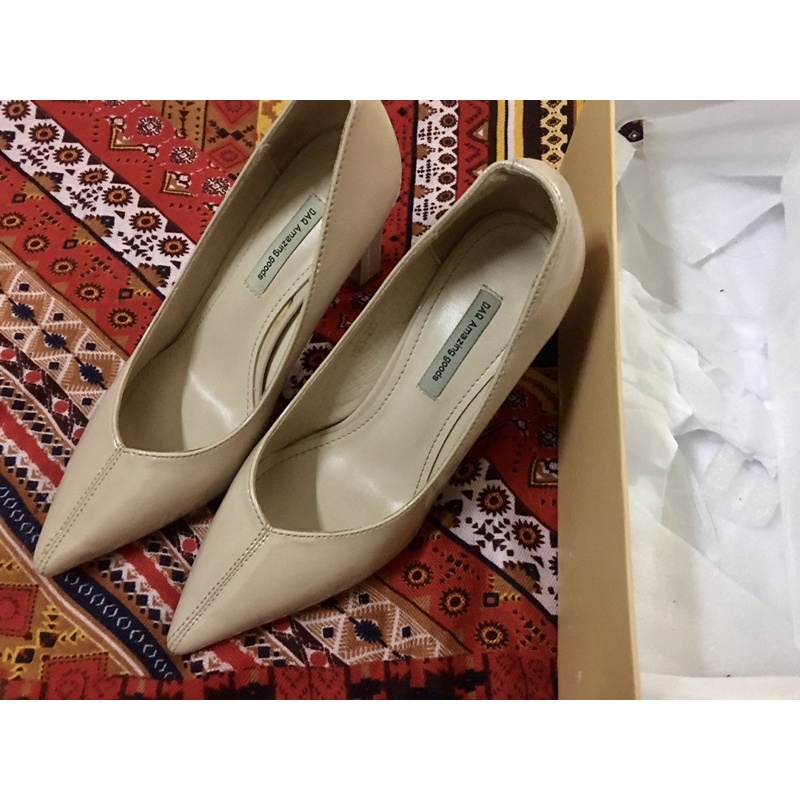 Thanh lý giày bít mũi cao gót