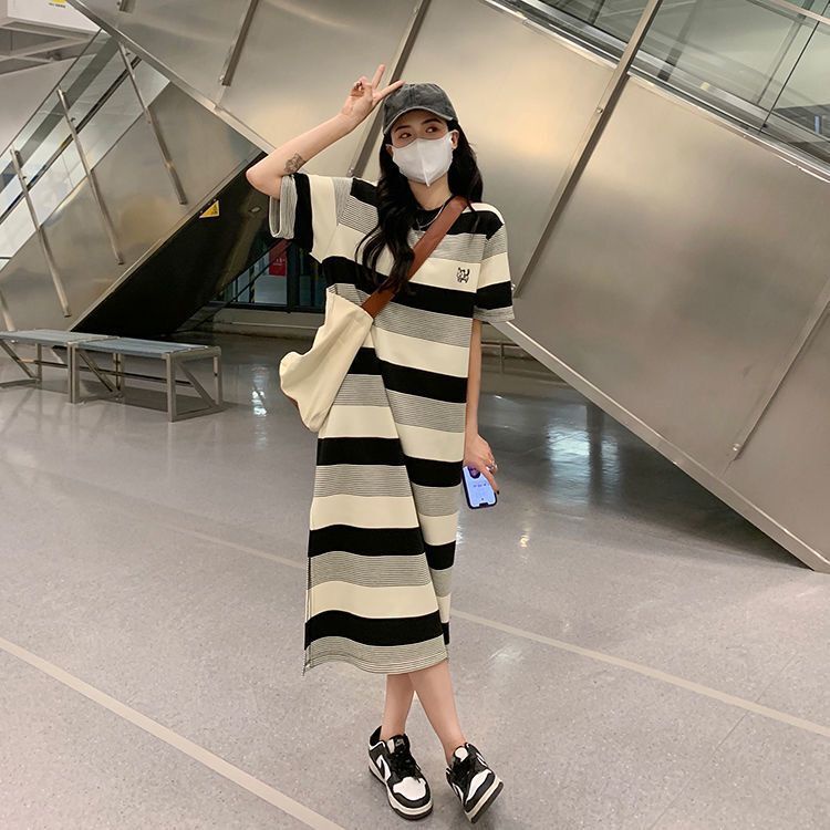Đầm Tay Ngắn Dáng Rộng Họa Tiết Thêu Kẻ Sọc Thiết Kế Xẻ Tà Phong Cách Cổ Điển Thời Trang Mùa Hè Mới Cho Nữ