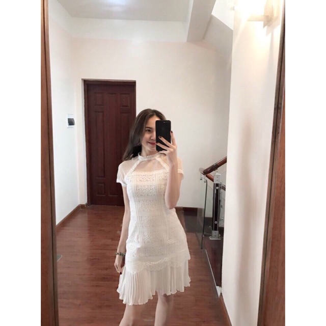 Váy ren xếp ly