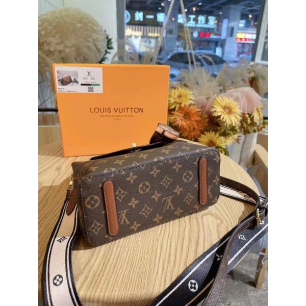 Túi LV  sz23cm chất mềm kèm 2 quai fullbox xách tay cự sang