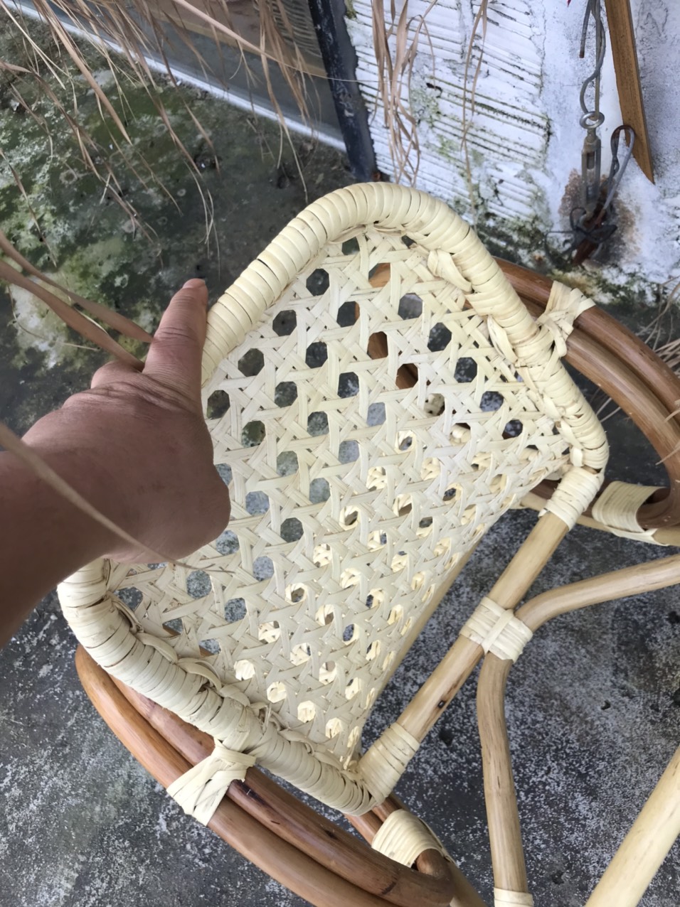 Ghế đan mắt cáo tinh tế sắc nét dành cho bé dài toàn ghế 60 cm rộng 40 cm | BigBuy360 - bigbuy360.vn