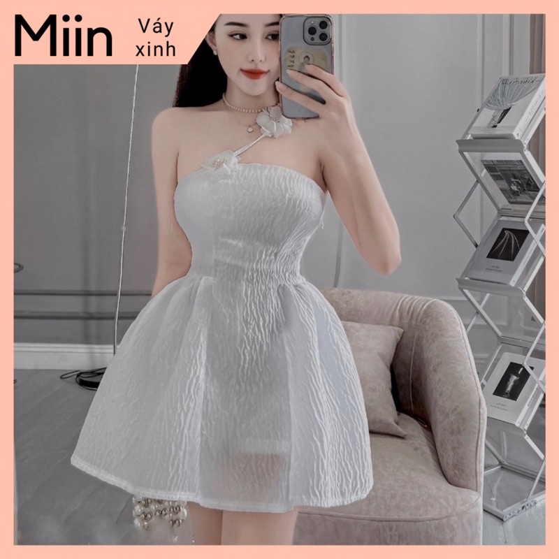 Váy gấm xước đính dây hoa chéo