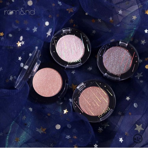 Phấn Nhũ Mắt Đơn rom&nd The Universe Liquid Glitter Eye Shadow 1.2g | BigBuy360 - bigbuy360.vn