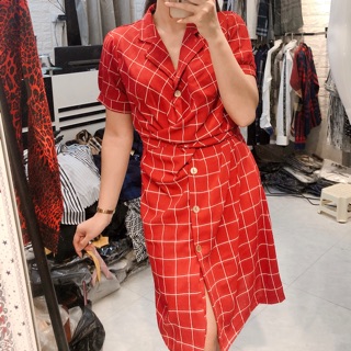 Váy kẻ xoắn eo buộc nơ