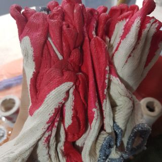 Găng tay sơn đỏ