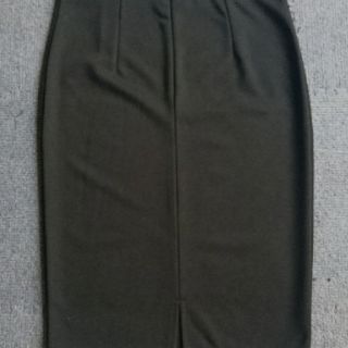 Chân váy ôm dáng bút chì