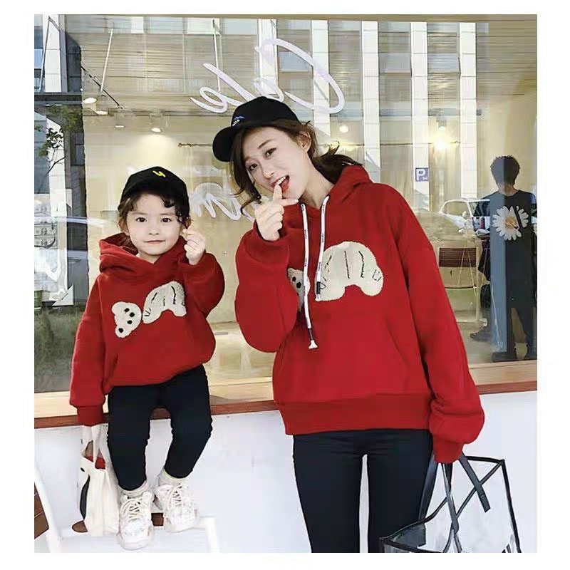 ÁO ĐÔI HODIE MŨ ĐỎ HÌNH GẤU CHO MẸ VÀ BÉ