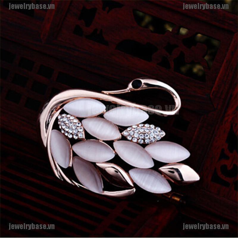 [Base] Trendy Elegant Swan Pattern Rhinestone Brooch Pins Crystal Brooches Pins Clips [VN]