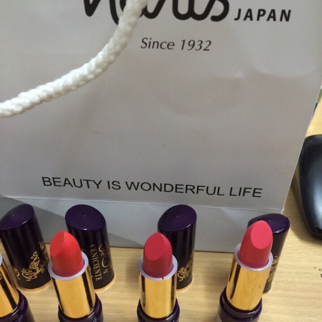 Son mịn môi dưỡng ẩm của Naris - Nhật Bản