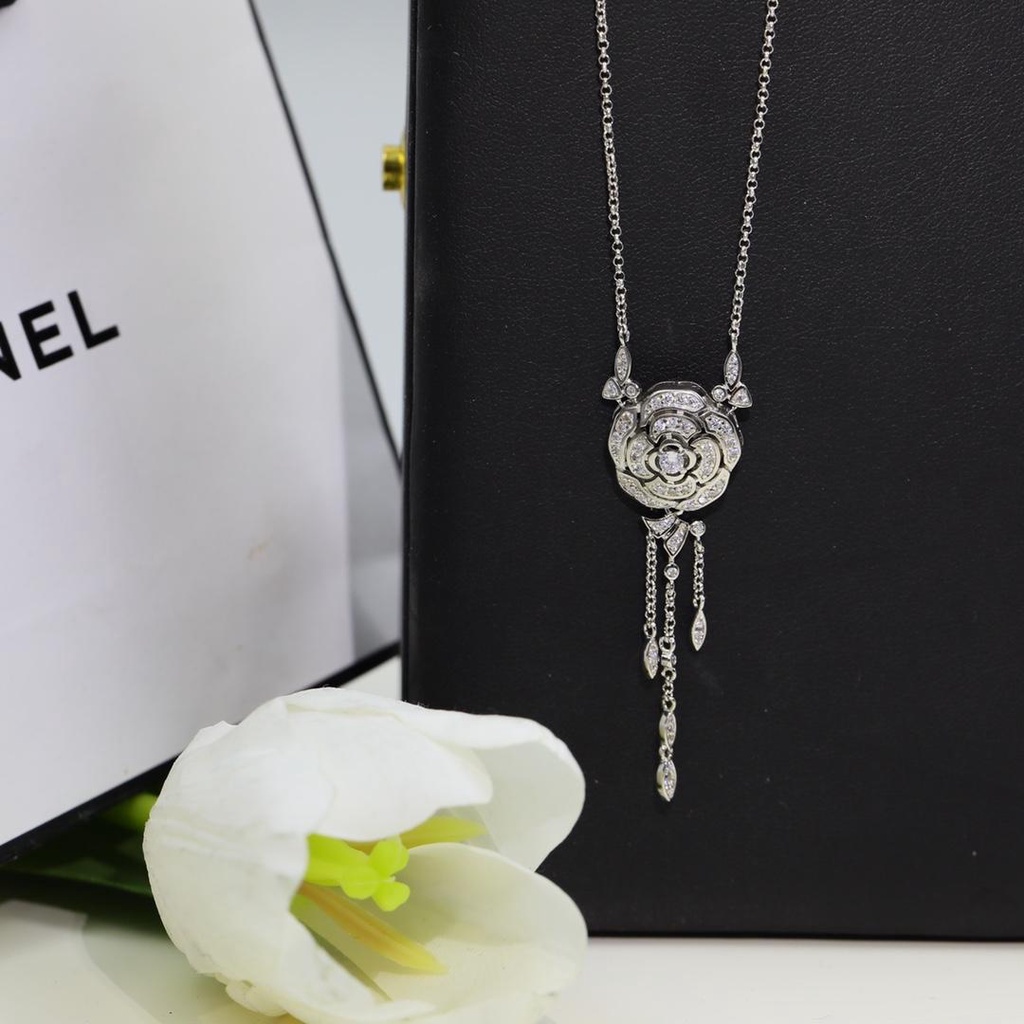 Vòng cổ bạc Chanel Hollow Camellia S925 cho nữ
