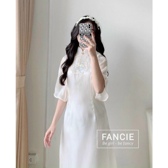 ÁO DÀI TRẮNG THÊU HOA VỚI QUẦN SUÔNG XINH XẮN