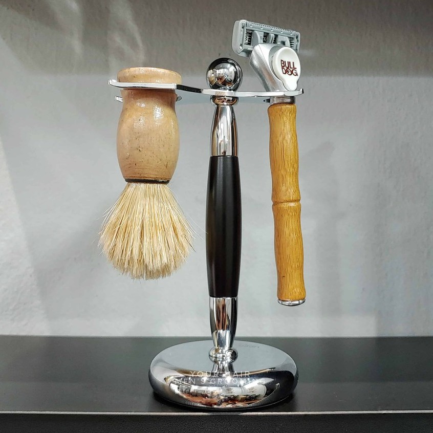Giá đỡ dao cạo và cọ cạo râu Ubersuave Black &amp; Chrome Shaving Stand - Chính hãng Singapore