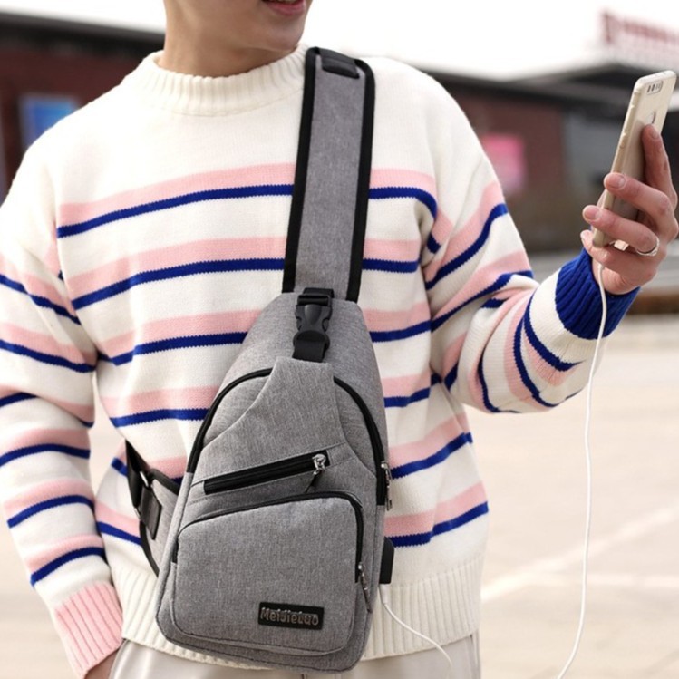 Túi đeo chéo nam nữ thời trang siêu nhẹ có sạc điện thoại 1843 diệu phan | BigBuy360 - bigbuy360.vn