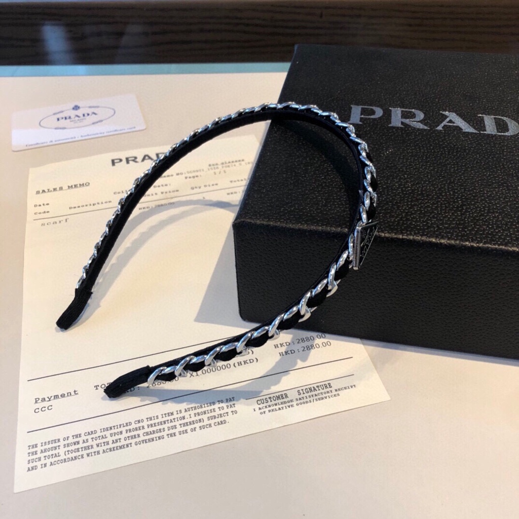 Cái tóc phối dây xích cá tính ấn tượng