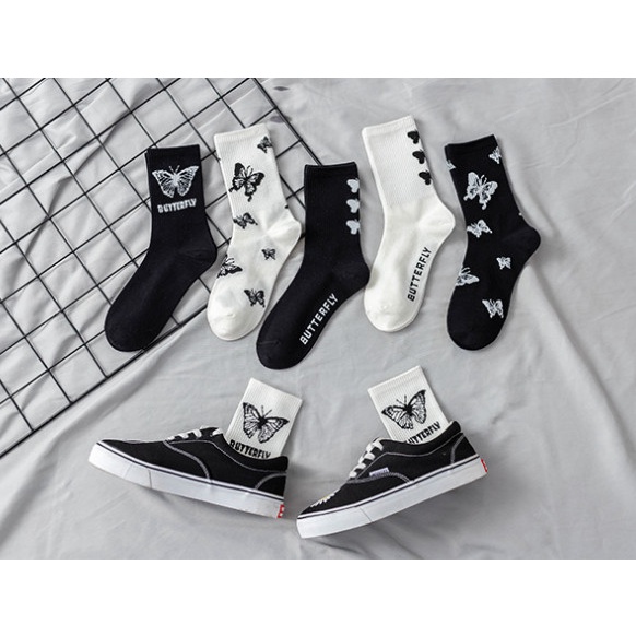 Vớ Tất hình Bướm cao cổ dành cho nữ phong cách trẻ trung, năng động.