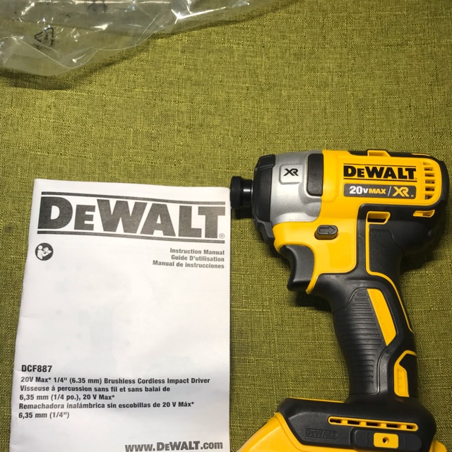 Bắn vít dewalt 887