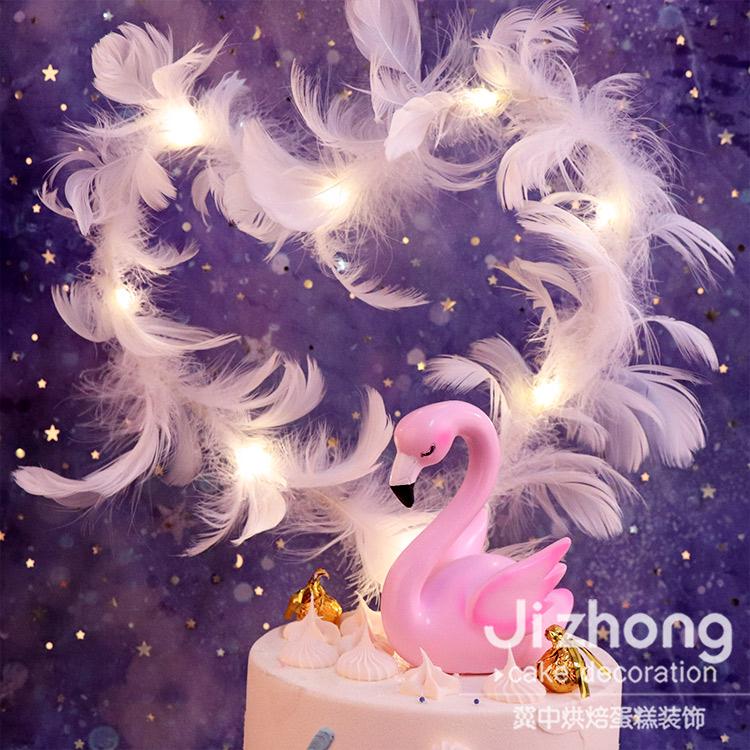 Trang trí dải lông vũ trắng