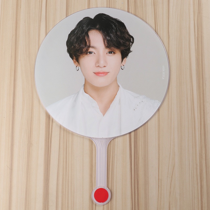 Quạt Cầm Tay Bằng Nhựa PVC In Hình Nhóm Nhạc Bts