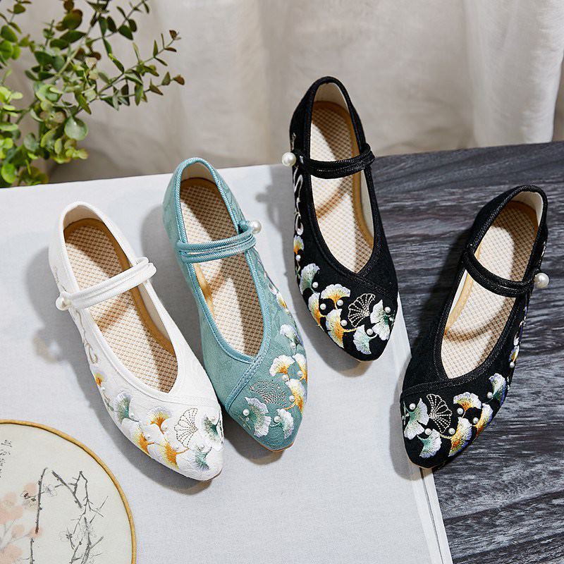 Giày thêu hoa mũi nhọn đính cườm đế thấp GT004