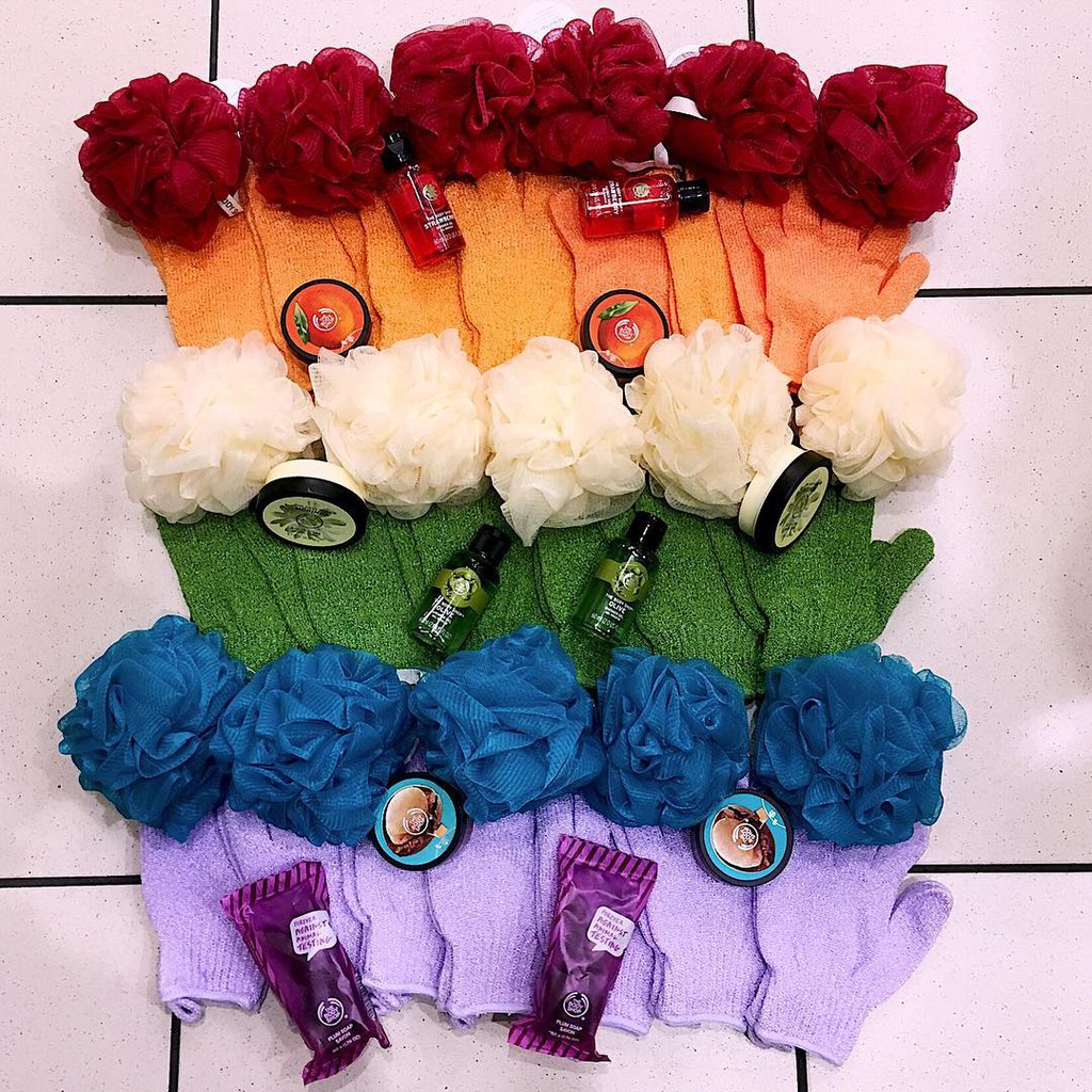 Găng tay tắm, tẩy da chết giúp da sáng mịn THE BODY SHOP Exfoliating Bath Gloves