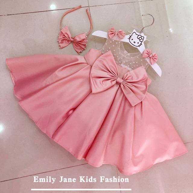 Váy công chúa hồng nơ to